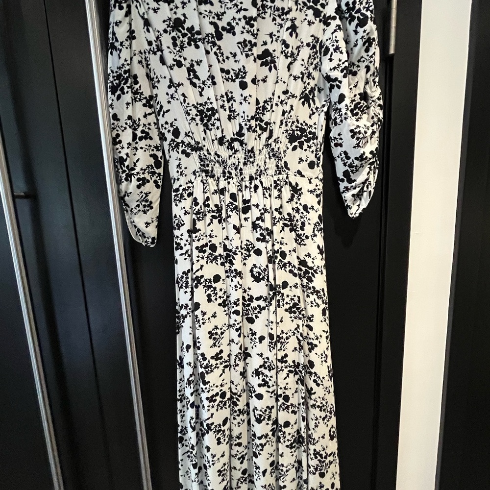 Subtle Puff sleeve Dress - Picture 5 of 12